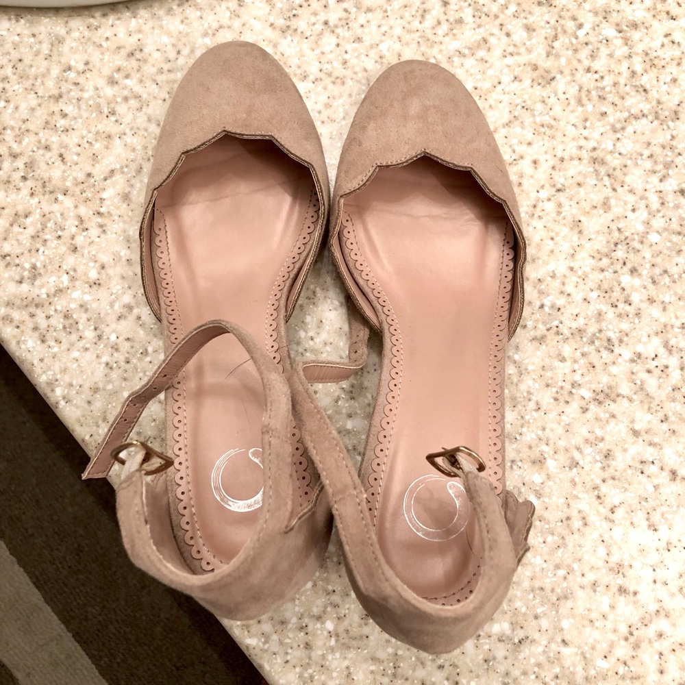 Beige closed toe pumps!!